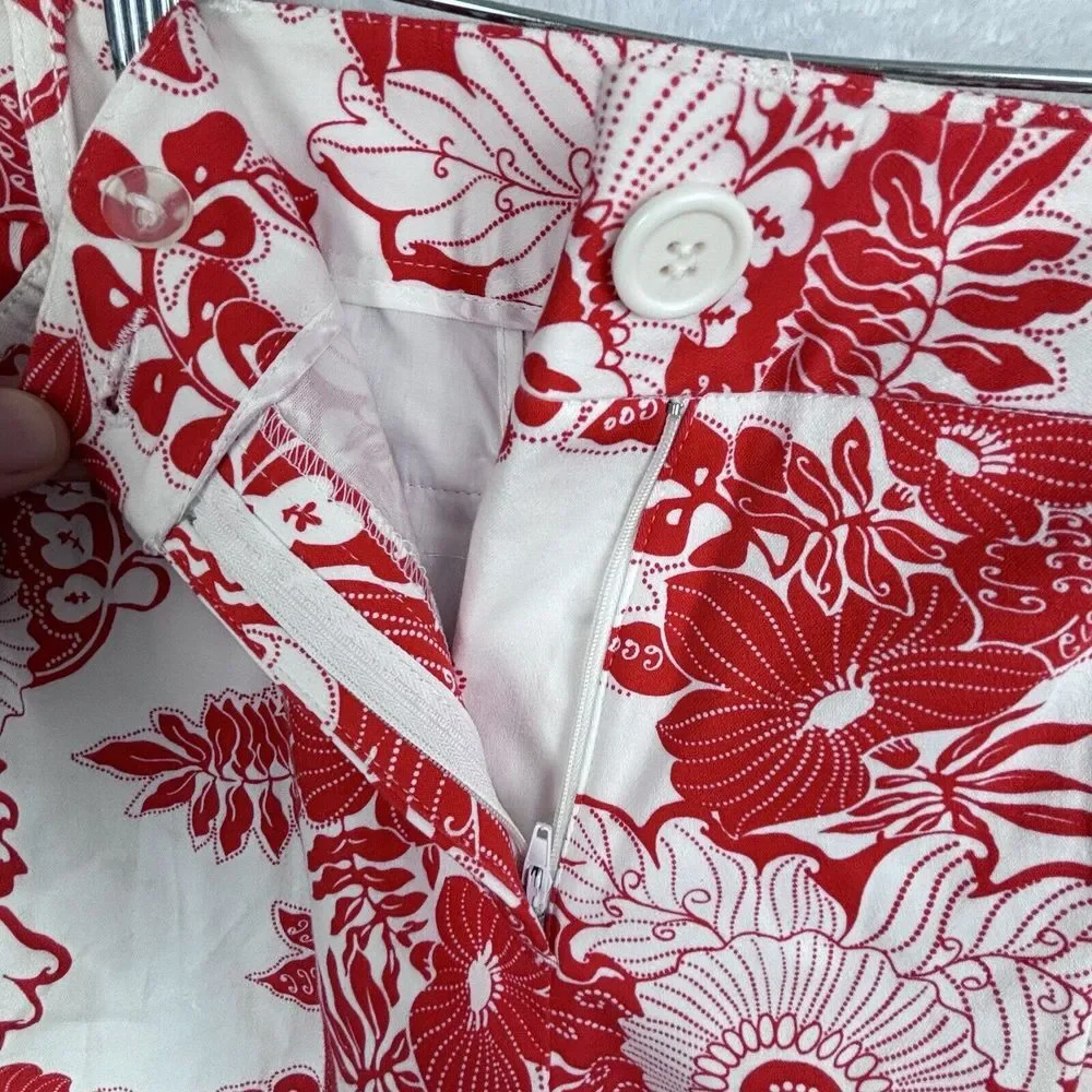 NWT MADISON STUDIO Women's‎ Shorts Red & White Floral Size 14